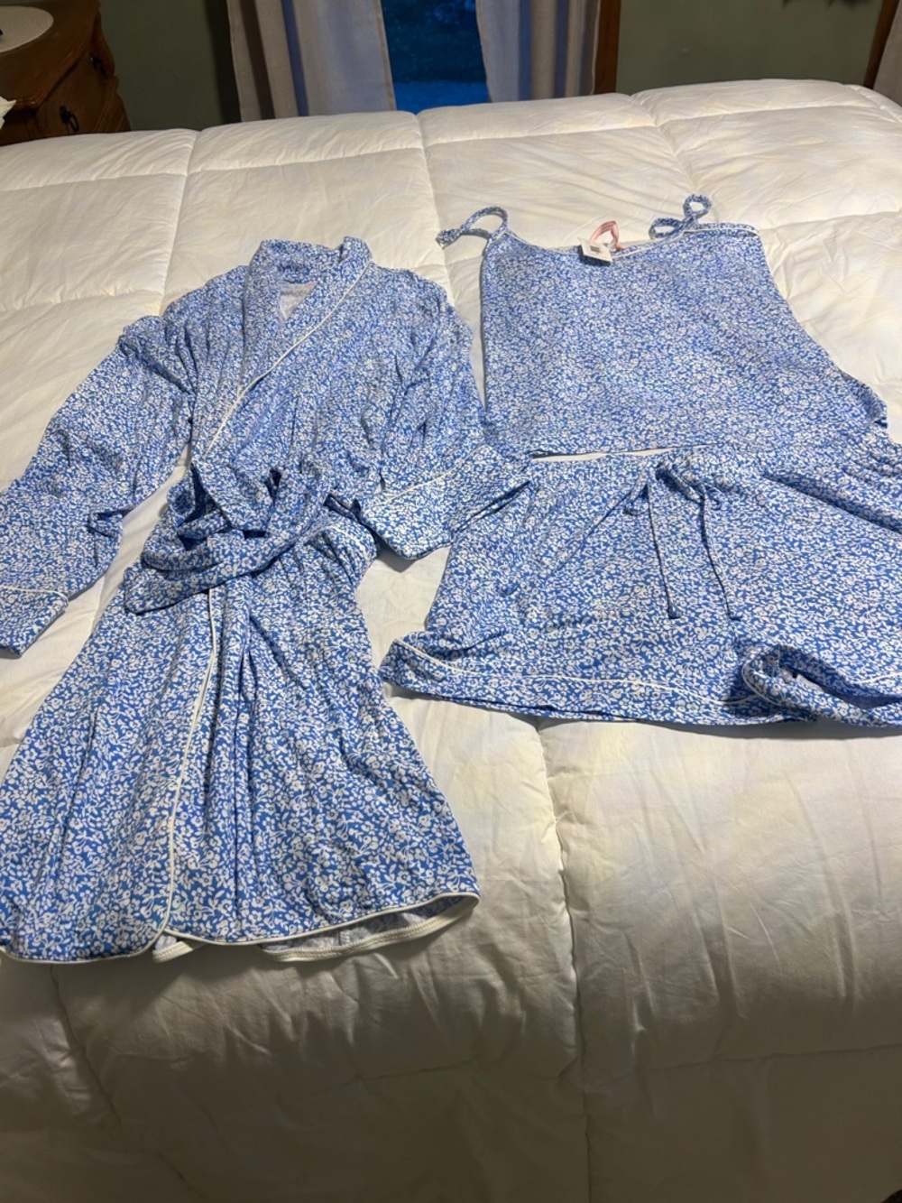 Vineyard Vines Blue & White Floral Tank Top and bottoms. Pajamas and robe.